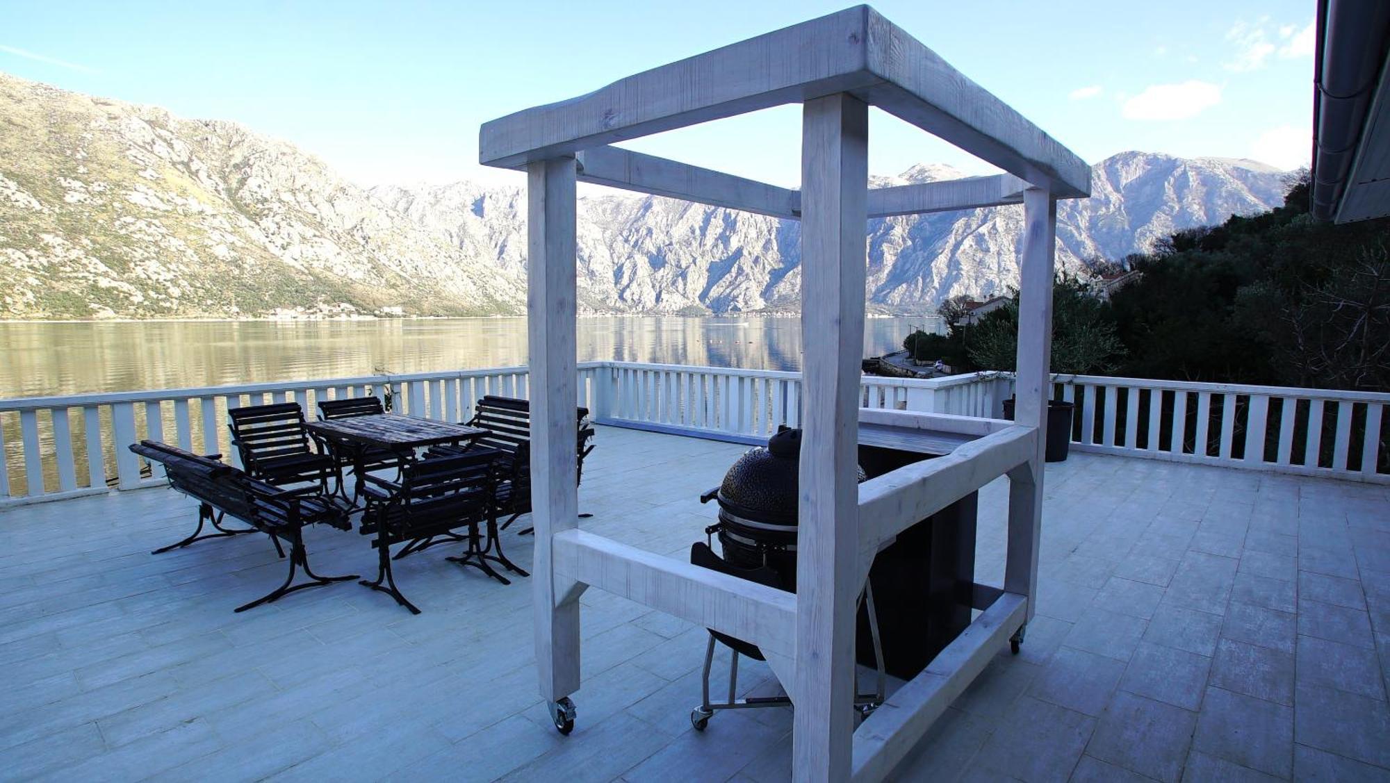 Penthouse Stoliv New Spa-Pool Villa Is Located 5M From The Sea, Exclusive Terrace,Private Jetty Wih Sunbeds, Pebble Beach, Secluded Location Total Area 375M2 At Your Disposal コトル エクステリア 写真